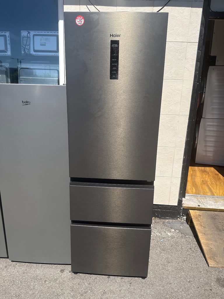 RRP £649!! NEW Haier 60cm Fridge Freezer - Ex Display - Dark Steel 