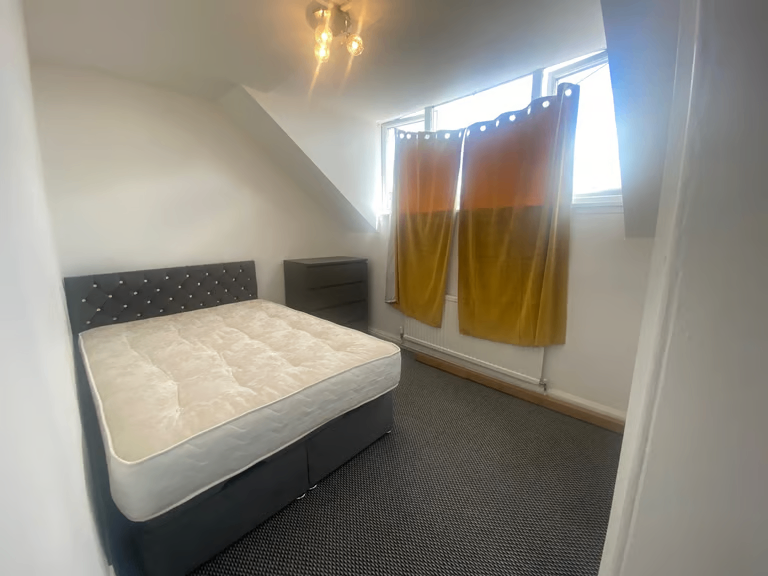 Spacious 1-Bed Flat for Rent – LS9 8PQ
