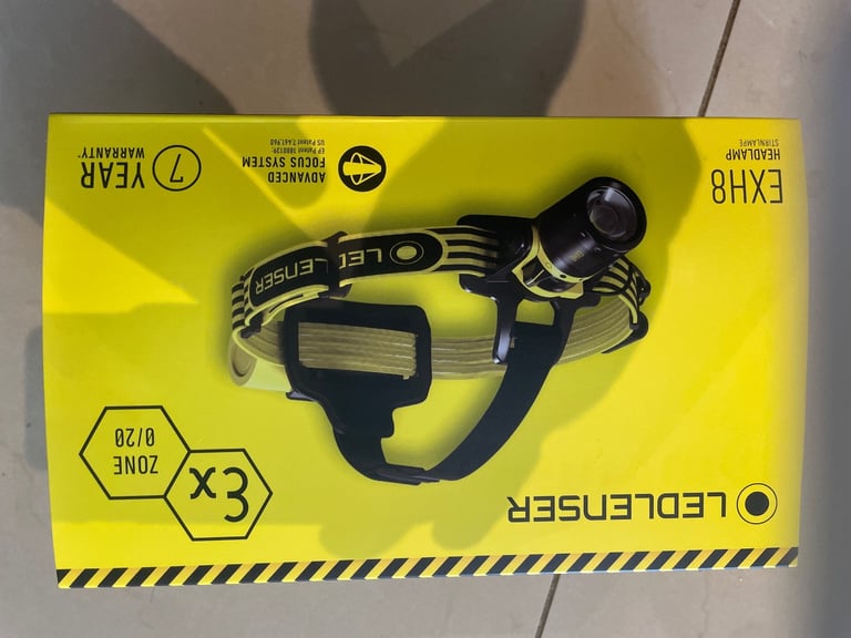 Led lenser head torch 