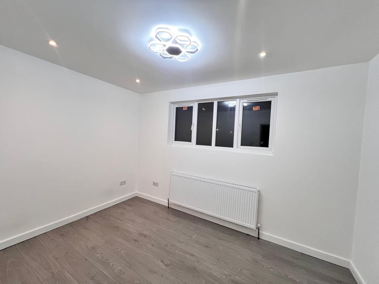 Spacious 5/6 Bedroom, 3 Bathroom House Near Heathrow – Ideal for Company Let – Newly Renovated