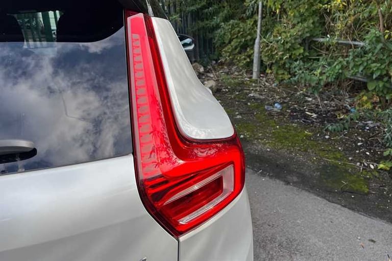 2020 Volvo XC40 2.0 B4P R DESIGN Pro 5dr Auto ESTATE PETROL Automatic