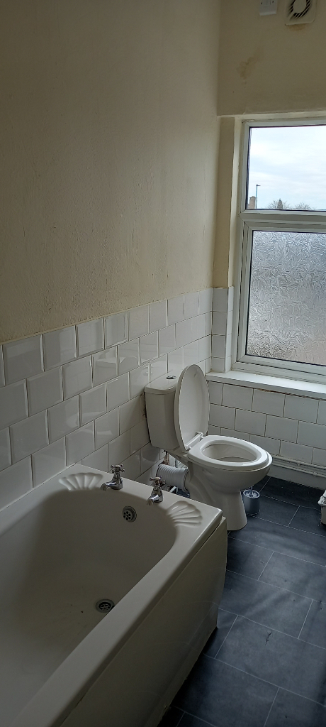 **TO LET** 30 ANCASTER STREET** 2 BEDROOM** DSS ACCEPTED** NO DEPOSIT**