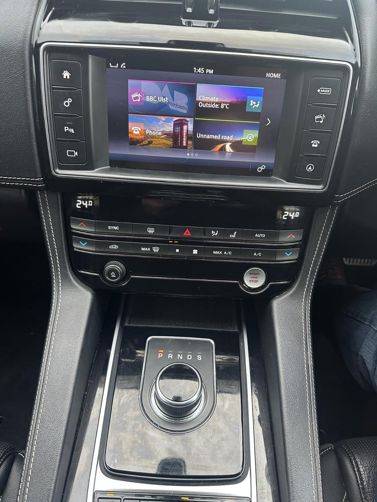 2017 Jaguar F-PACE 2.0 D 180BHP *** HUGE SPEC AWD R - SPORT EDITION *** AUTO