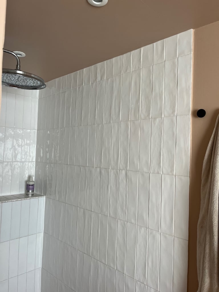 Mandarin stone ivory glossy ceramic tiles x 70