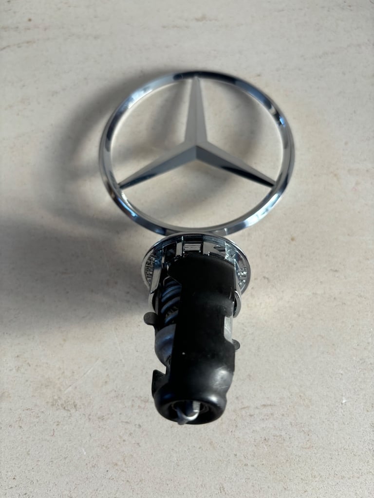 Mercedes-Benz “ Star “ bonnet motif  