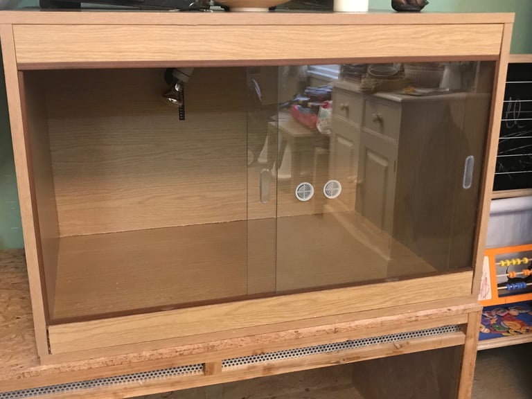 Wooden vivarium 