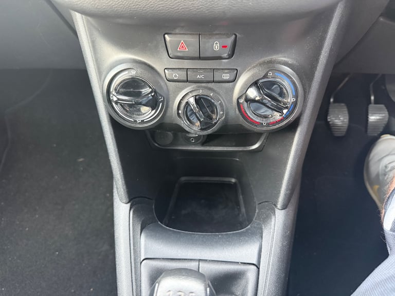 Peugeot, 208, 2015, Manual, 1398 (cc), 5 doors