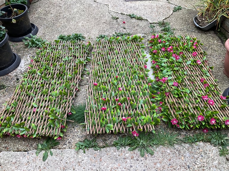 FAUX FOILAGE EXPENDING BAMBOO TRELIS  