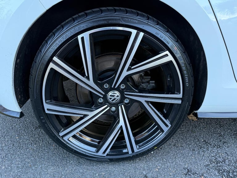 Volkswagen Golf " R " 310 BHP / D.S.G AUTO / 4 MOTION / NEW 19 INCH ALLOYS