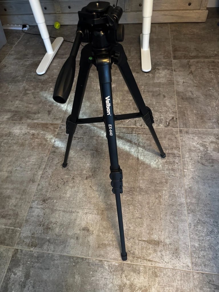 Velbon ex-640 Tripod (RRP £120)