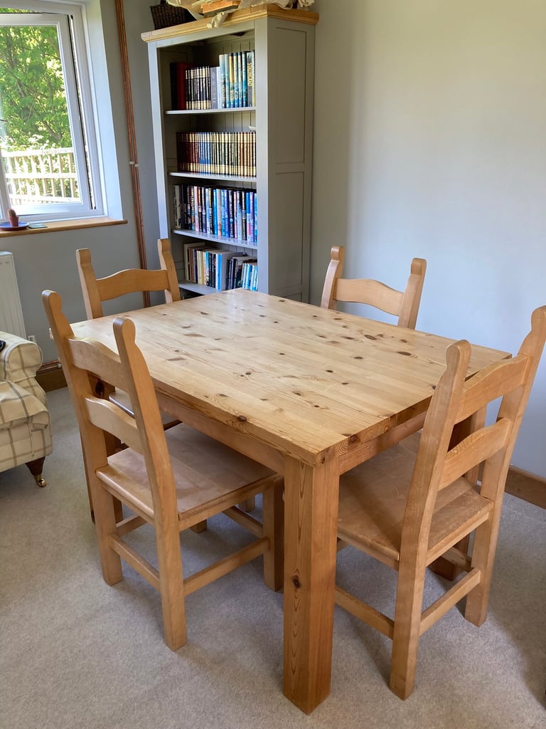 Solid oak kitchen/ dining table and 4 chair