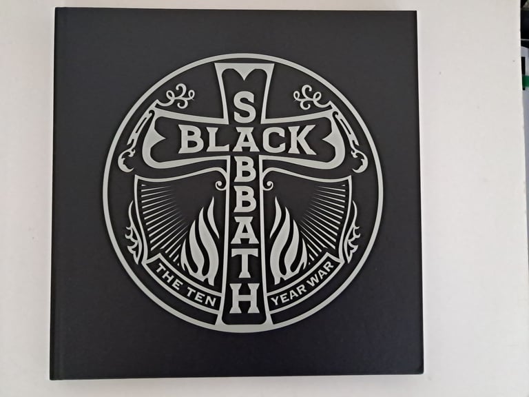 BLACK SABBATH 10 YEAR WAR - 80-PAGE BOOK FROM BOXSET - NEAR MINT