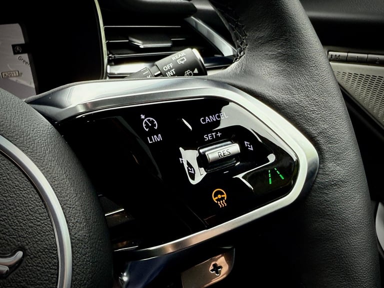 2024 Jaguar F-Pace 2.0 D200 MHEV R-Dynamic SE Black SUV 5dr Diesel Auto AWD Euro 6 (s/s) (204  ES...