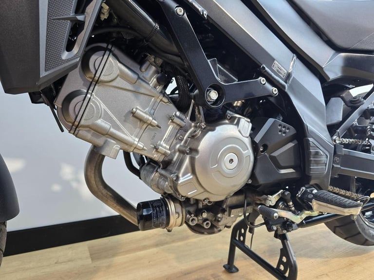 Suzuki V-Strom 650 Black 2020 - Centre Stand, Clear Screen **LOW MILEAGE**