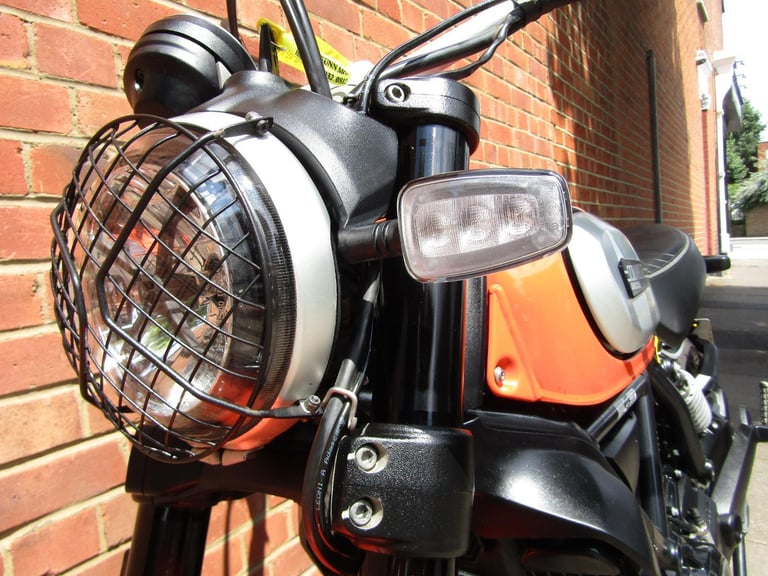 DUCATI SCRAMBLER 800 IN FANSASTIC CONDITION,VERY LOW MILES, AS ORIGINAL! 2019