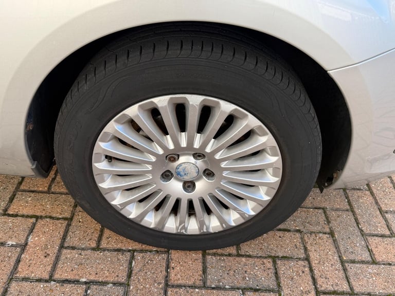 2010 Ford Focus 1.6 Titanium 5dr Auto HATCHBACK PETROL Automatic