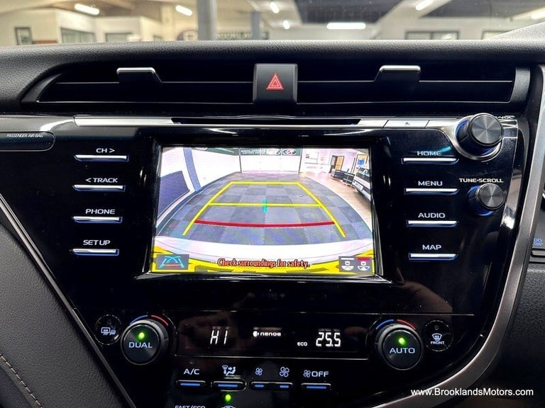 Toyota Camry 2.5 VVT-I DESIGN [SAT NAV, LEATHER &amp; HEATED SEATS]