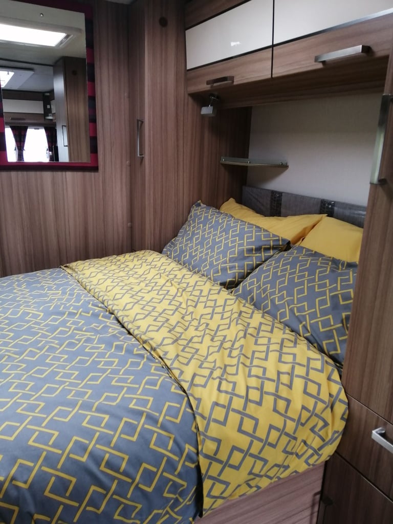 LUNAR LEXON 560 TOURING CARAVAN