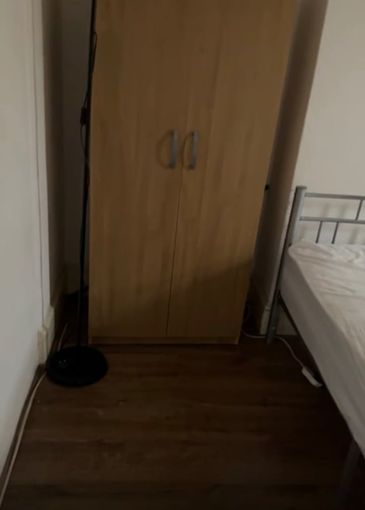 Room share in leyton for muslim girl 