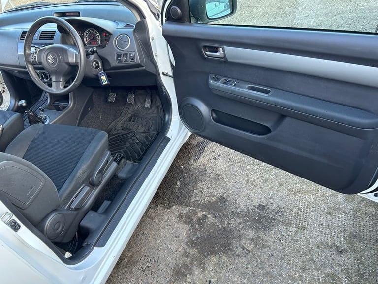 SUZUKI SWIFT 1.3 PETROL ONLY 36.000 LOW MILES MOT MARCH 26 FANTASTIC CONDITION 
