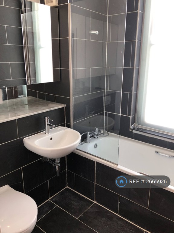 2 bedroom flat in Arthur Road, London, N7 (2 bed) (#2665926)