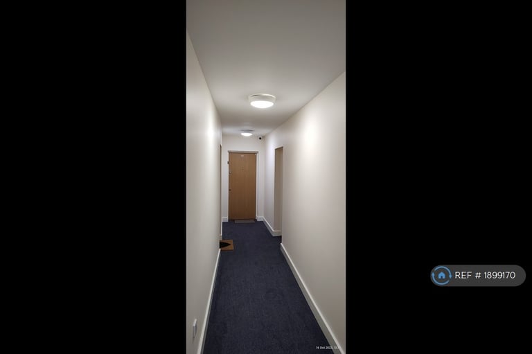 2 bedroom flat in Tideslea Path, London, SE28 (2 bed) (#1899170)