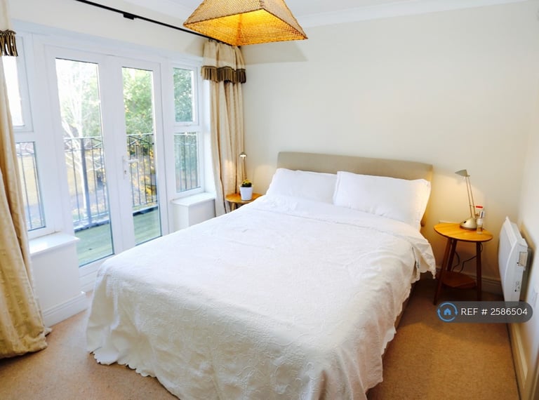 2 bedroom flat in Elizabeth Jennings Way, Oxford, OX2 (2 bed) (#2586504)