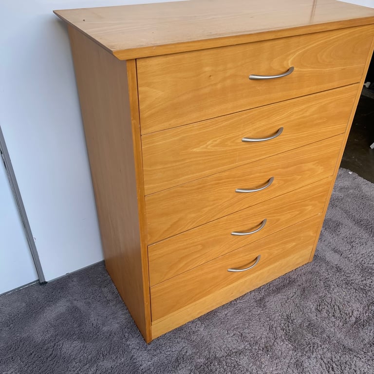 FREE DELIVERY Oak Chest of 5 drawers, in good condition.
