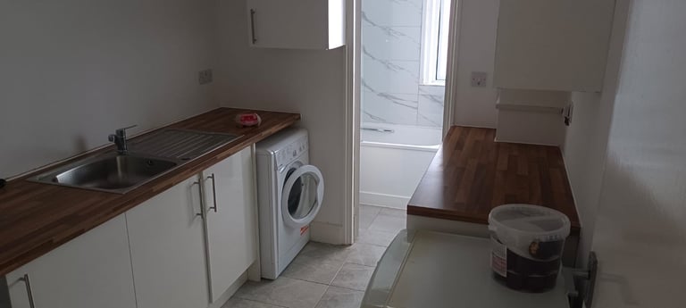 Sharing double bed room flat rent for students 