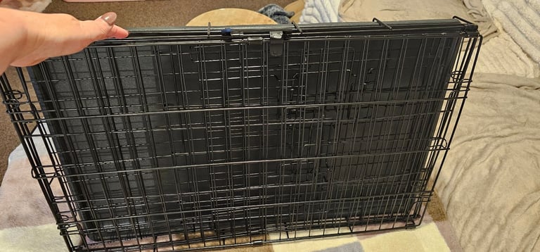 Medium dog crate 