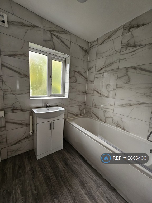 3 bedroom house in Brookside Drive, Salford, M7 (3 bed) (#2665400)