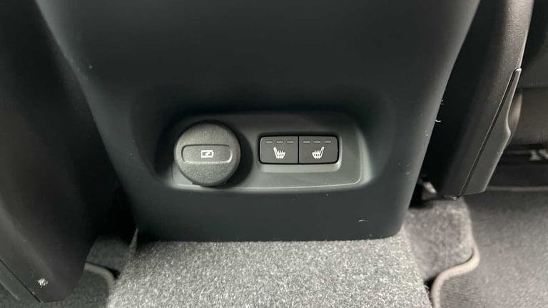 2022 Volvo XC40 2.0 B3P Plus Dark 5dr Auto SUV Petrol Automatic