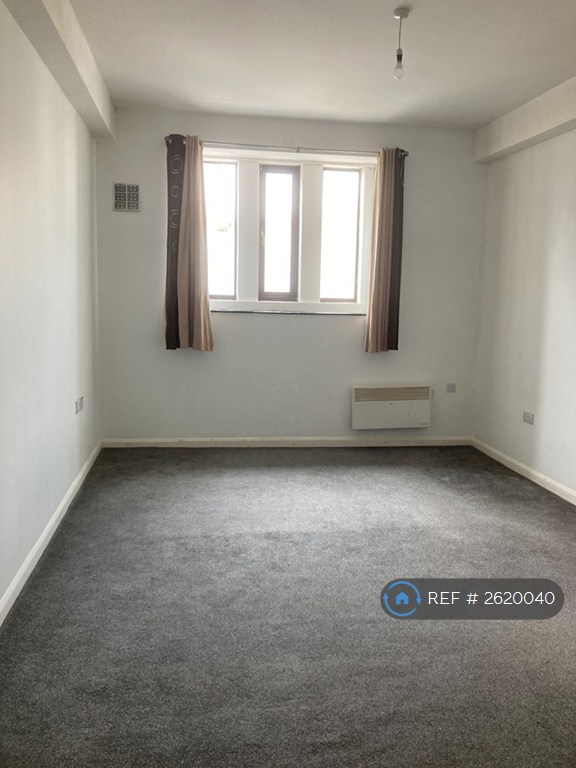 1 bedroom flat in Ty Naba, Clydach, Swansea, SA6 (1 bed) (#2620040)