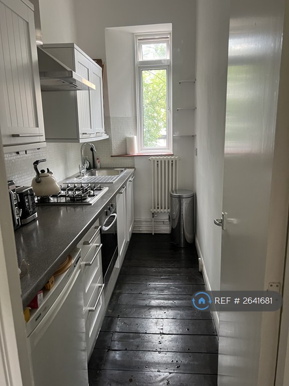 Studio flat in Oakley Square, London, NW1 (#2641681)