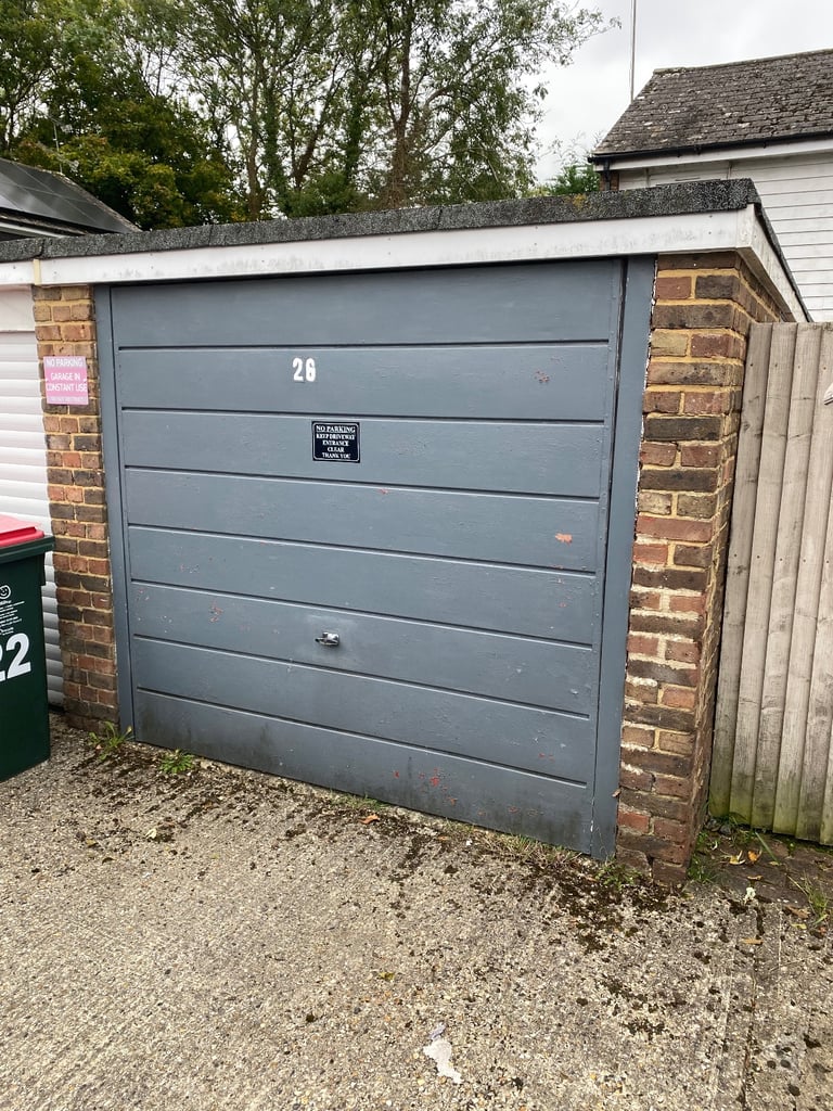 Garage for rent in Southgate, Crawley (18ft x 8ft) 144 square foot 