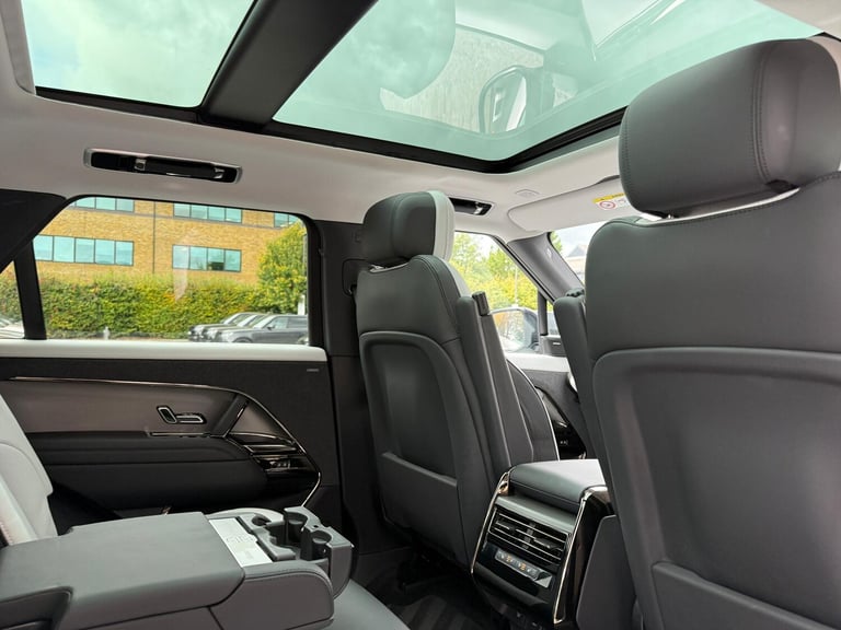 2023 Land Rover Range Rover Sport 3.0 D300 MHEV Dynamic SE SUV 5dr Diesel Auto 4WD Euro 6 (s/s) (...