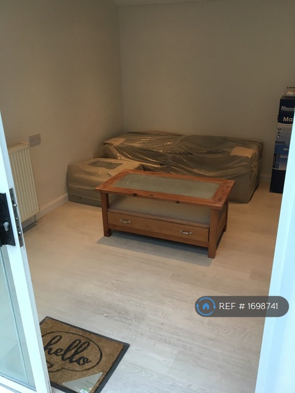 5 bedroom house in Pomfret Avenue, Luton, LU2 (5 bed) (#1698741)