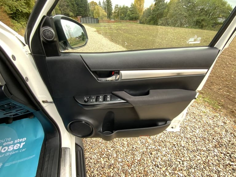 2021 Toyota Hilux 2.4 D-4D Invincible Pickup Double Cab 4dr Diesel Manual 4WD Euro 6 (s/s) (1 PIC...