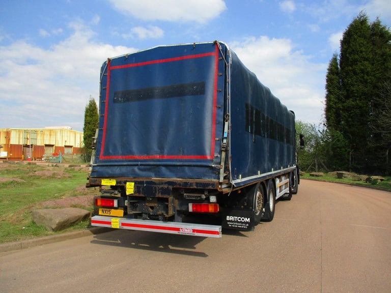 Iveco Stralis 360 8X2 FLAT CURTAINSIDER SLIDING CANOPY