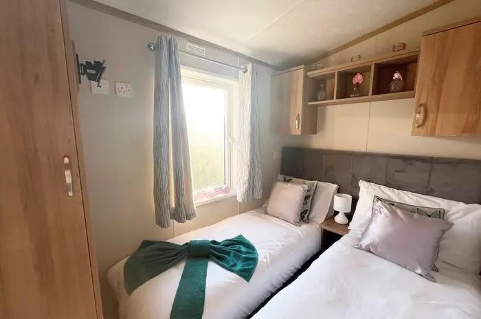 STATIC CARAVAN FOR SALE AT BROADLAND SANDS HOLIDAY PARK 