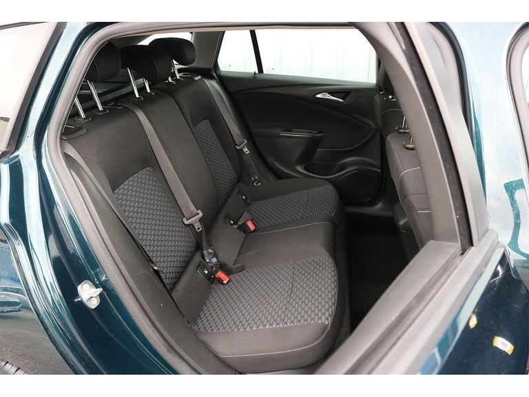 2017 Vauxhall Astra CDTi ecoTEC BlueInjection Tech Line Nav Estate Diesel Manual