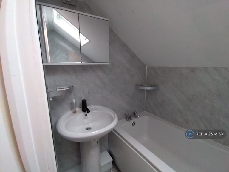 1 bedroom flat in Craig Walk, Bowness On Windermere, LA23 (1 bed) (#2608183)