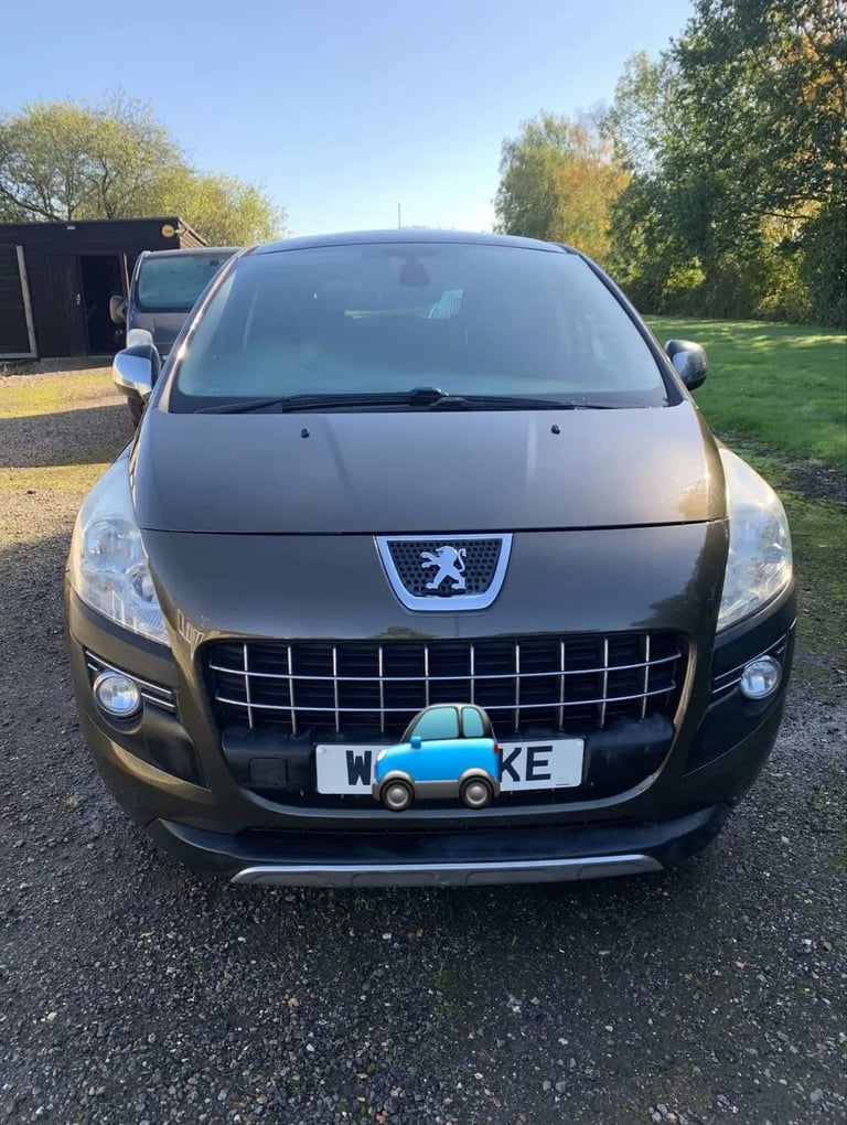 image for Peugeot, 3008, Hatchback, 2012, Semi-Auto, 1560 (cc), 5 doors