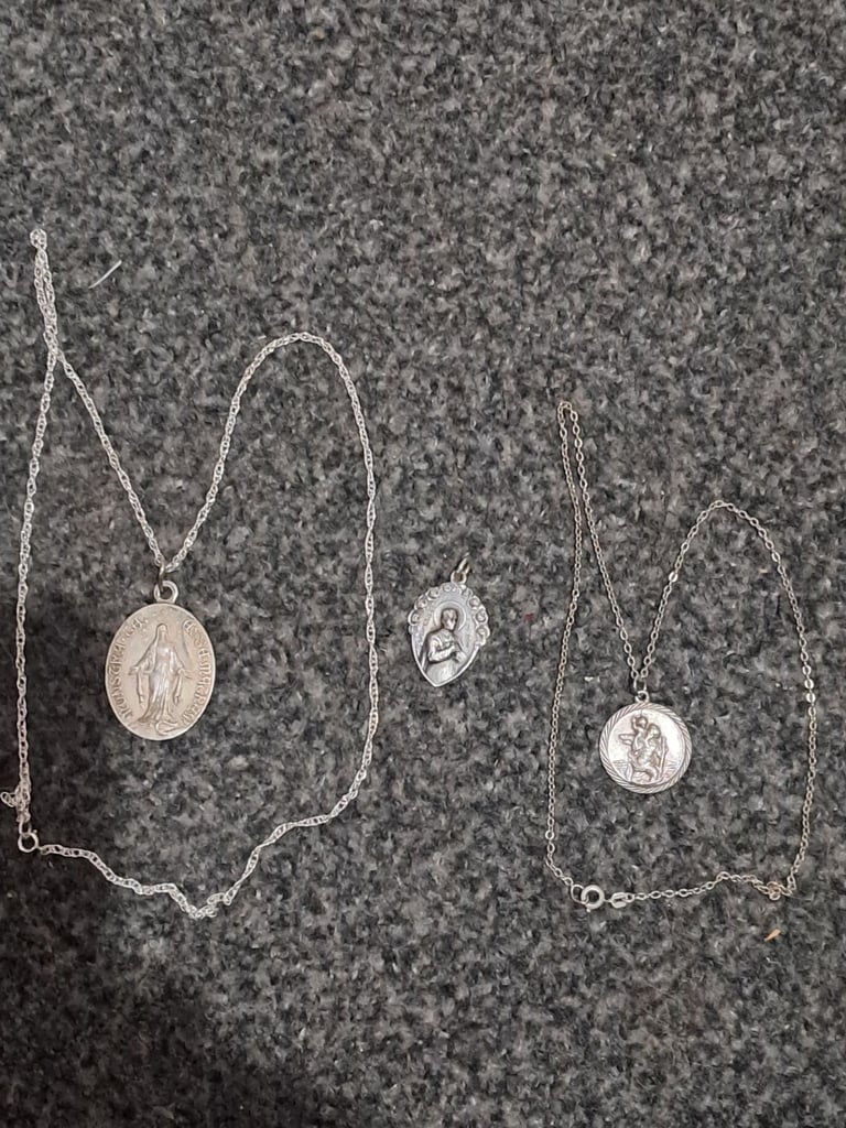 image for 3 religious silver pendants and 2 silver chains 