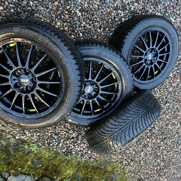 image for Set of 4 alloy wheels and winter tyres 
