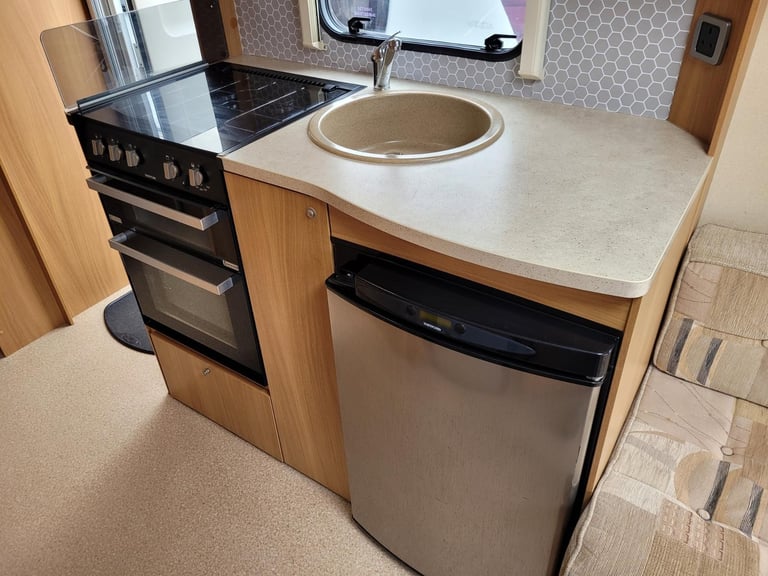Sprite Major 6 2011 Single Axle 6 Berth - Lightweight, Triple Bunks, Motor Mover