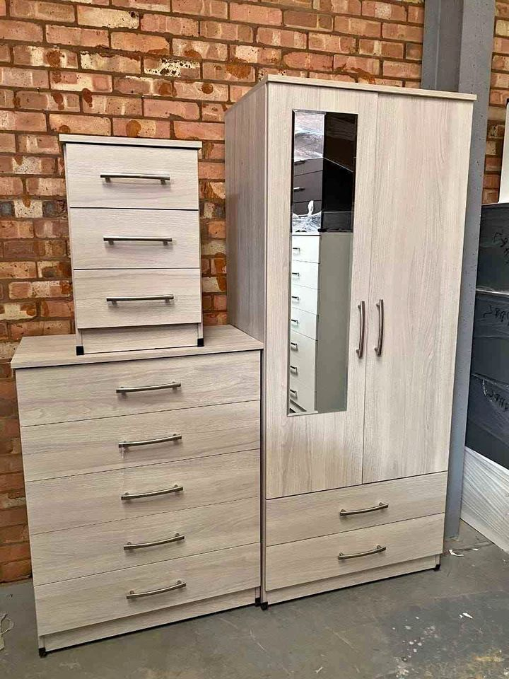 🤩LIMITED STOCK🤩Brand New Fully Assembled Free Standing Folding Door