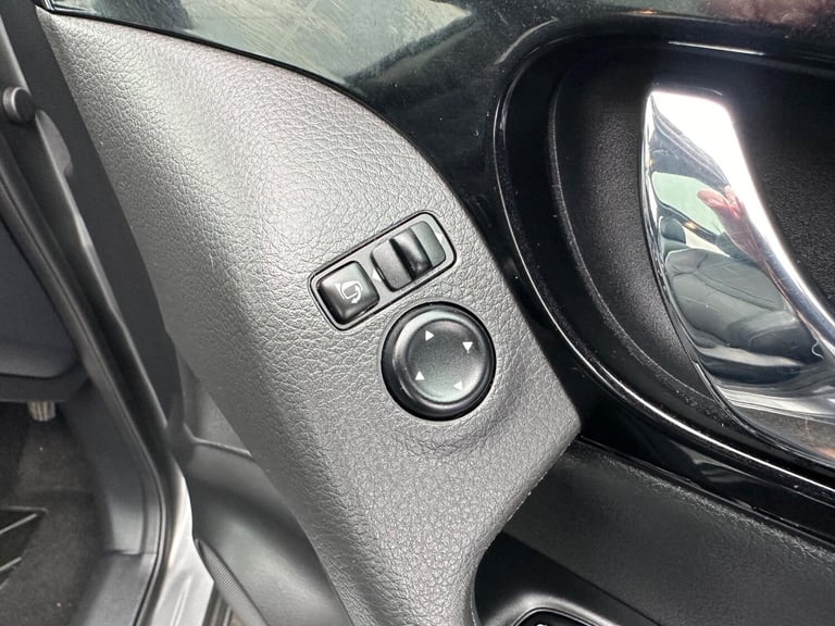 2017 Nissan Qashqai 1.5 dCi Tekna 2WD Euro 6 (s/s) 5dr HATCHBACK Diesel Manual