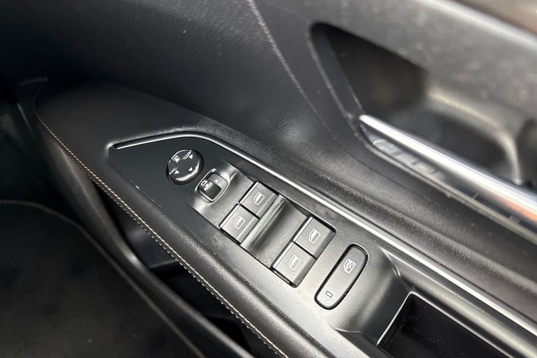 2022 Peugeot 3008 1.6 13.2kWh GT Premium e-EAT Euro 6 (s/s) 5dr SUV PETROL/ELECTRIC Automatic