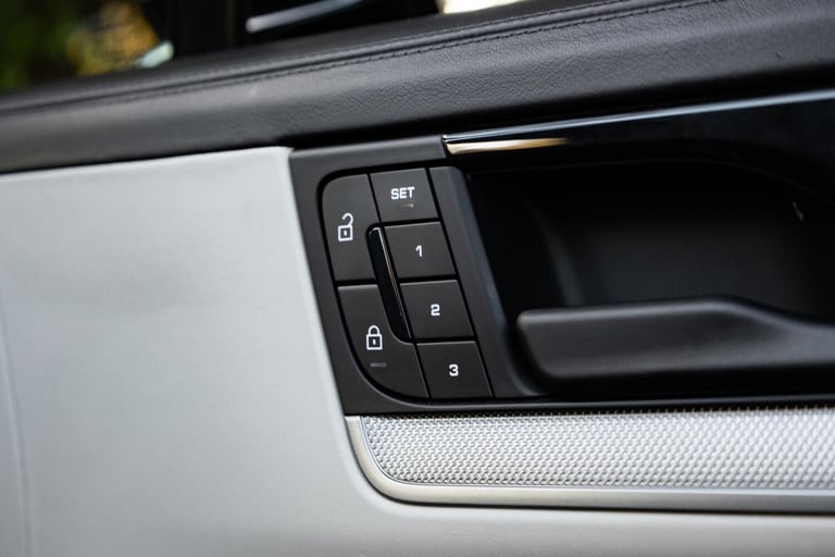 2023 Porsche Cayenne 3.0 V6 E-Hybrid 25.9kWh TiptronicS 4WD Euro 6 (s/s) 5dr ESTATE Petrol/Electr...